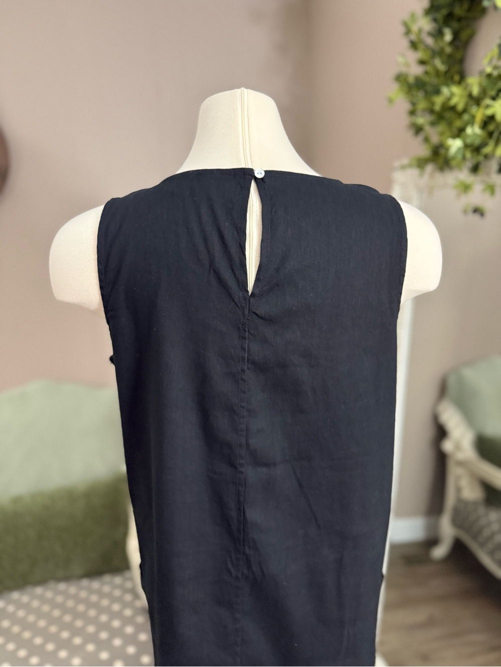 Halston • Linen Blend Sleeveless Shift Dress - Picture 9 of 13